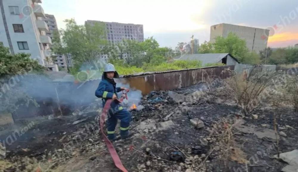Երևանի սրտաբանական հիվանդանոցի հարևանությամբ հրդեհ է բռնկվել․ հրշեջները կանխել են տարածումը