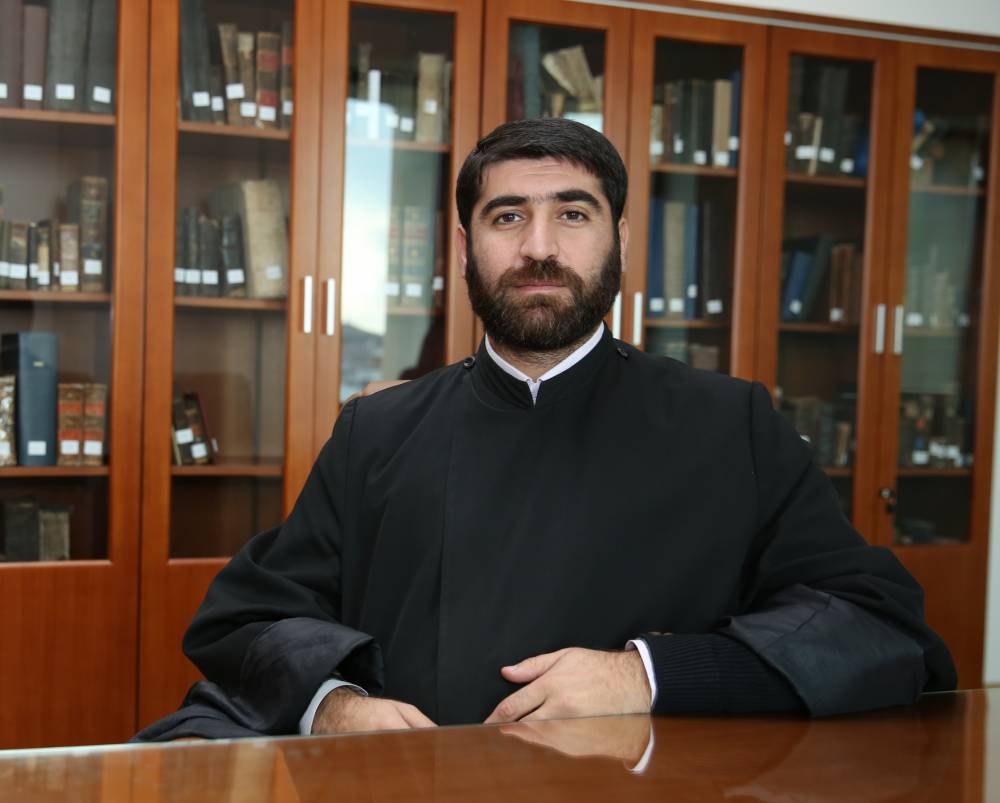 Եկեղեցու հասցեին մեղադրանքները ապատեղեկատվական քարոզչության մաս են. Արարատ քահանա
