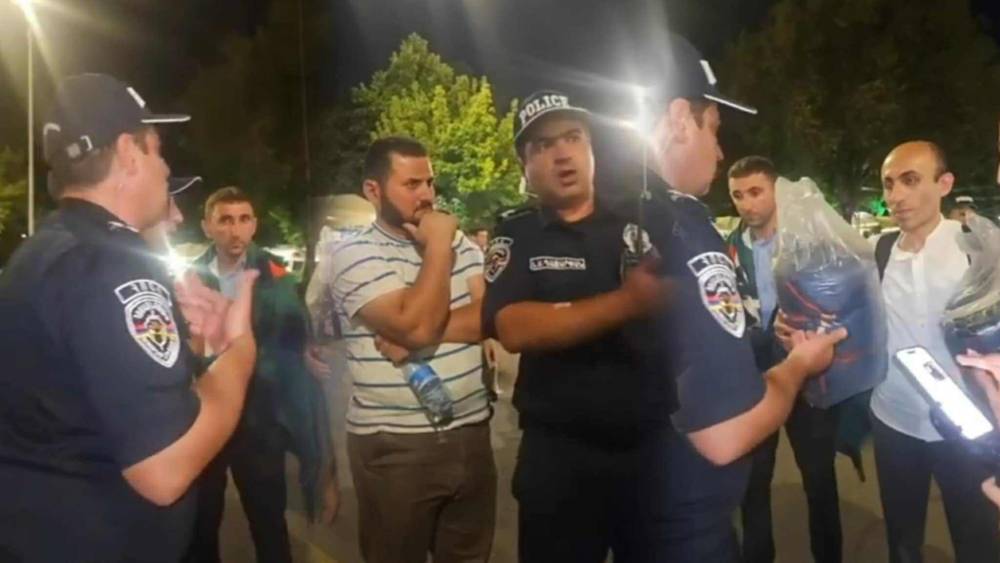 Ոստիկանները հաշիվներ են պարզում Արտակ Բեգլարյանի հետ. լարված իրավիճակ