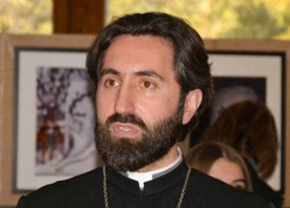 Անիծում եմ բոլոր նրանց, որոնք այս լույս առավոտ կամ երբևէ հանդգնությունը կունենան ներխուժելու Մայր Աթոռ. Հայր Ասողիկ