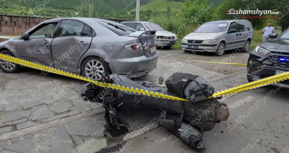 Վանաձորում բախվել են «Mazda»-ն ու մոտոցիկլը. վերջինը կողաշրջվել է և սկսվել է դիզվառելիքի արտահոսք