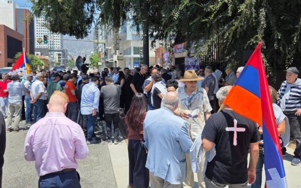 Գլենդելում բողոքի ցույց՝ ի պաշտպանություն Հայ Առաքելական Սուրբ եկեղեցու և Սամվել Կարապետյանի