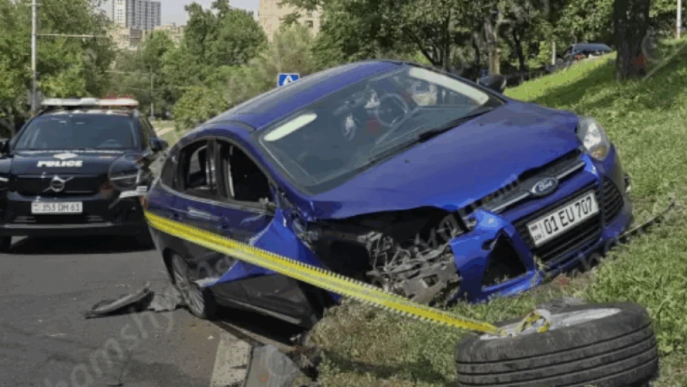 Ավտովթար՝ Երևանում. բախվել են «Ford Focus»-ն ու ՊՆ «Ուրալ»-ը. կա վիրավոր