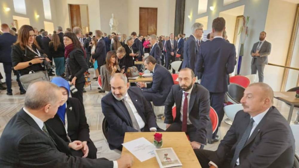 Ամերիկյան վարձակալի թուրքական ականջները. «Փաստ»
