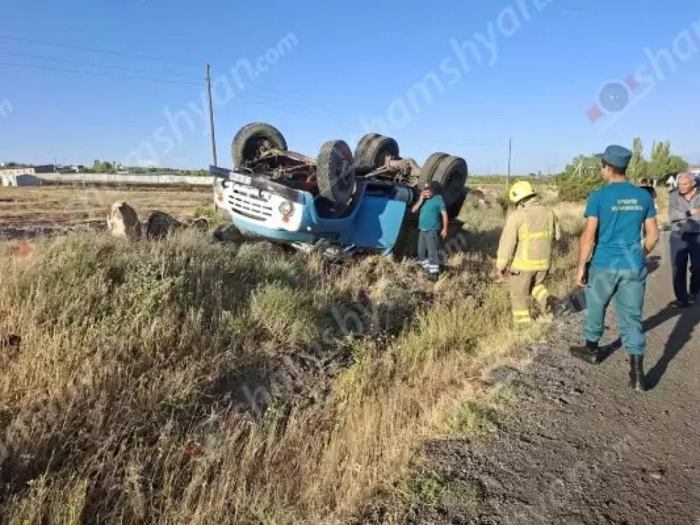33-ամյա վարորդը «ԶԻԼ»-ով դուրս է եկել երթևեկելի գոտուց և գլխիվայր շրջվել