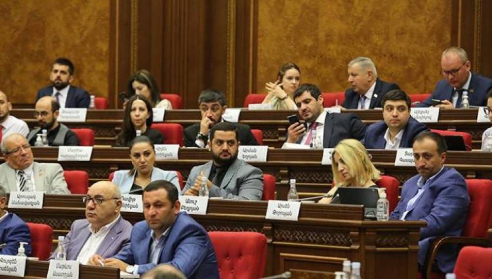 Խորհրդարանի աշխատակազմն ու պատգամավորները պարգևատրվել են․ «Հրապարակ»