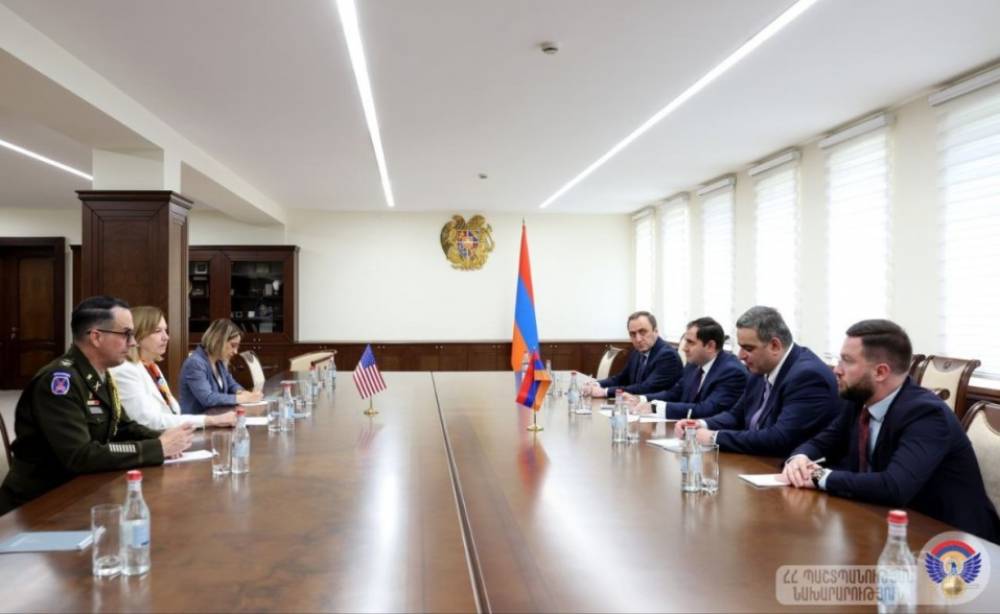 Վաշինգտոնը շարունակելու է աջակցել Հայաստանի պաշտպանական բարեփոխումներին. ԱՄՆ դեսպանը հանդիպել է Սուրեն Պապիկյանին