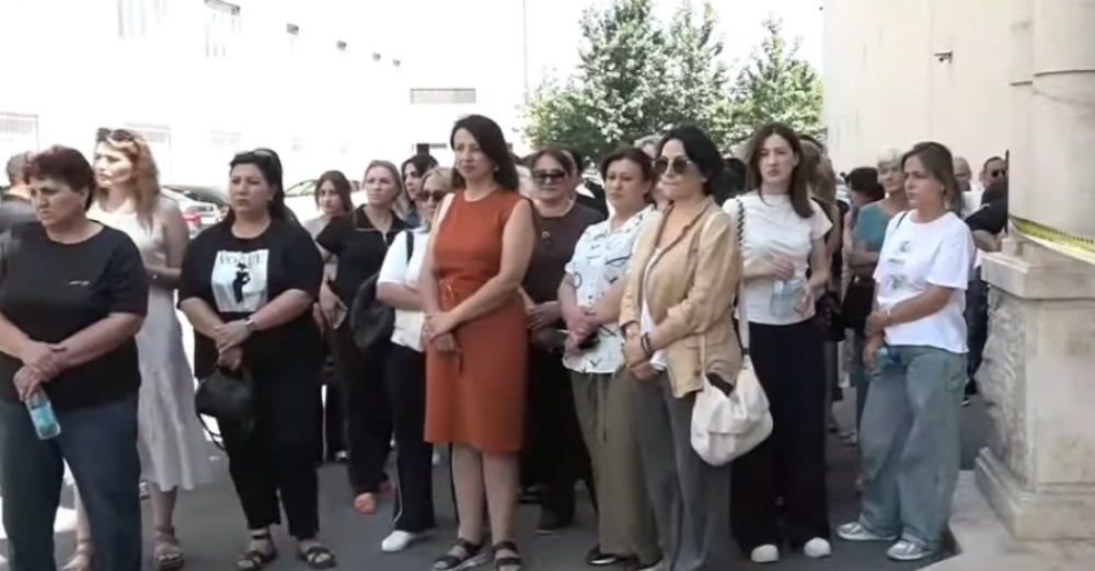 «Մուլտի տաբակ»-ն իրավապահները փակել են. աշխատակիցների ակցիան