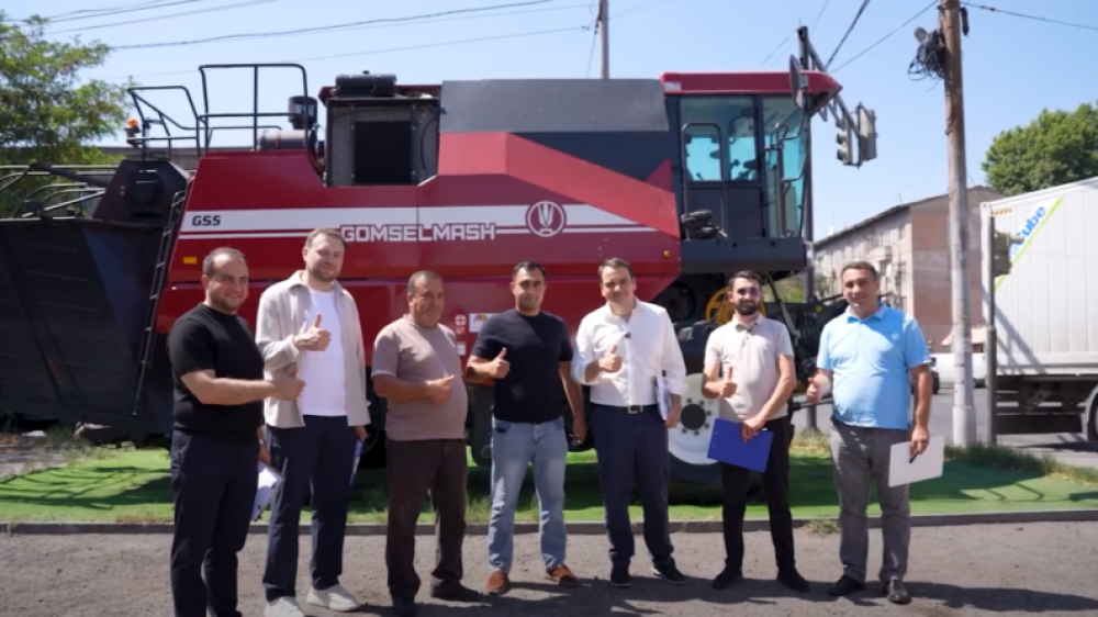 «Ուժեղ Հայաստան»-ի թիմը կոմբայն նվիրեց գյուղացիներին