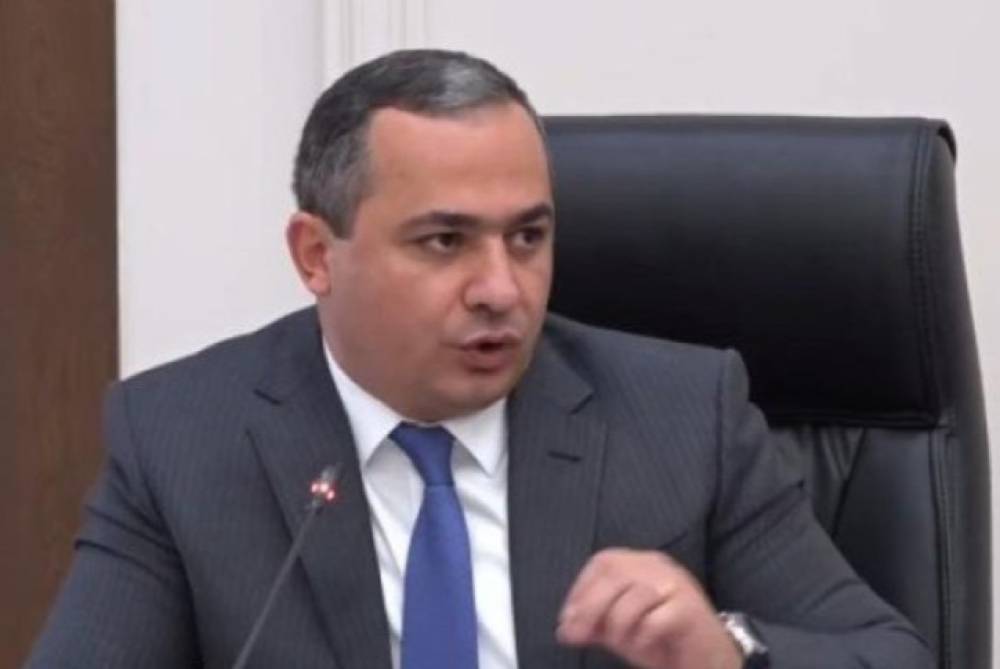 ՔԿ նախագահ Արթուր Պողոսյանը թանկարժեք ժամացույց է նվիրել ՊՊԾ պետ Արթուր Գասպարյանին