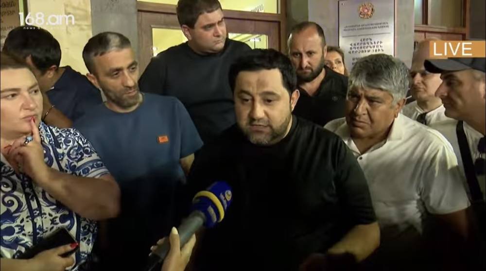 Միջանցքում նկատեցինք`ԻԻՀ քաղաքացի եղբայրները ճամպրուկներով էին եկել.Ծառուկյանի փաստաբանը մանրամասնեց