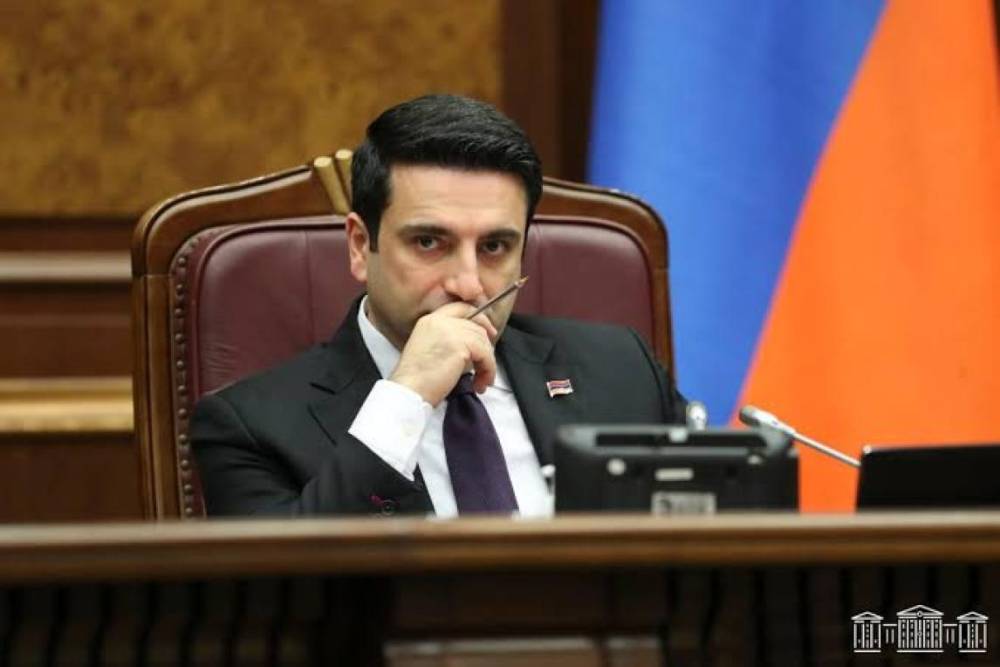 Ալեն Սիմոնյանի կադրերը ճամպրուկներն են հավաքում․ «Հրապարակ»