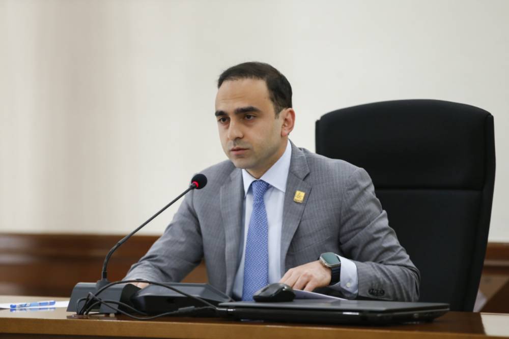Նման խոսակցությունների մասին չեմ լսել. Ավինյանը` Ալեն Սիմոնյանի քաղաքապետի թեկնածու առաջադրվելու հրապարակումների մասին