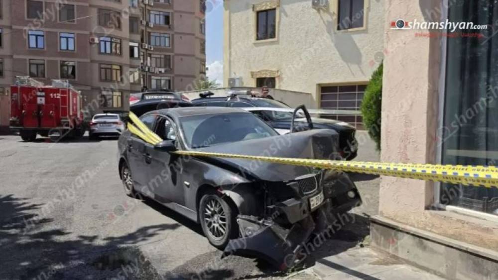 Ողբերգական դեպք Երևանում. «BMW»-ի վարորդի ինքնազգացողությունը վատացել է, ինչի հետևանքով բախվել է քարե շինությանը