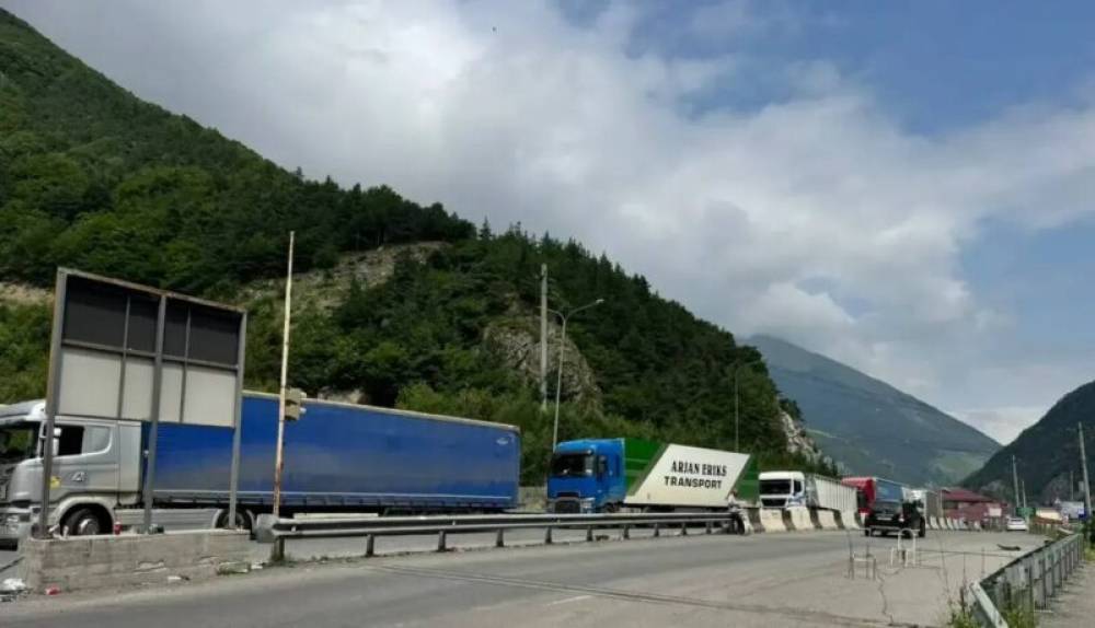 Վերին Լարսում սահմանային ծանրաբեռնվածություն է․ բեռնատարների հերթ է գոյացել