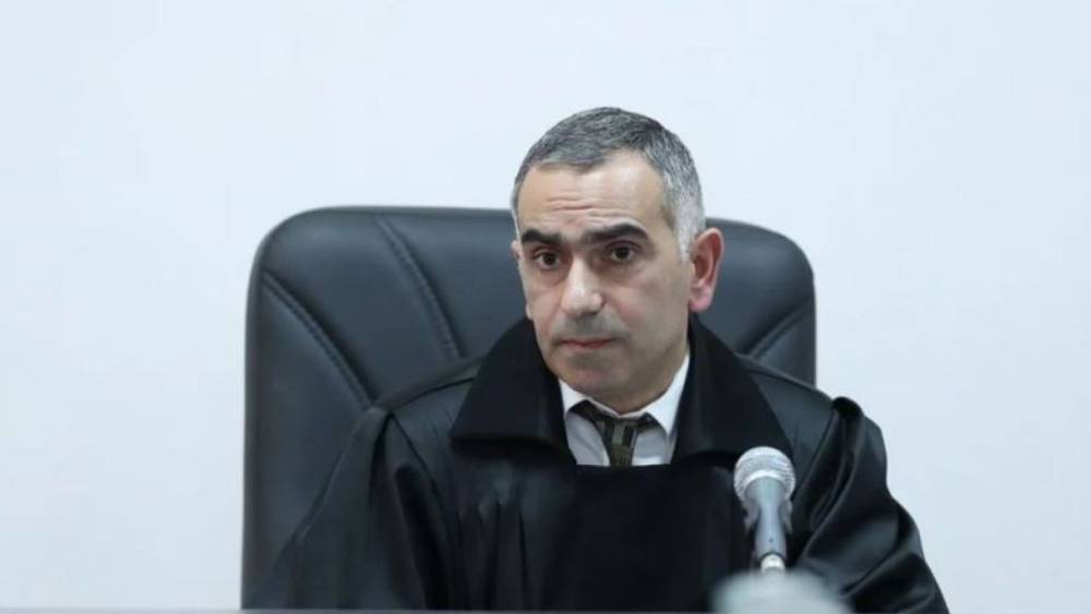 Փաշինյանը հայտարարում է, որ Սամվել Կարապետյանը պետք է նստի, արդյոք դա ճնշում չի՞ գործը քննող Դոլմազյանի վրա. Լրագրողի հարցը դատավորին