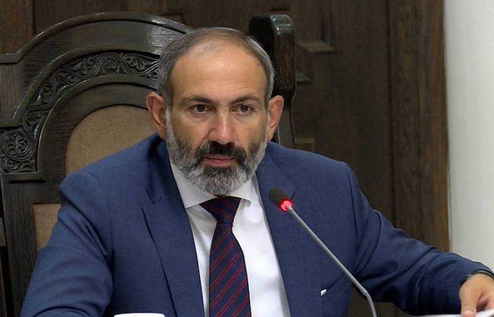 Սևազգեստ խմբերի սև շորերի հարցը պետք է լուծել, ծաղկավոր «բաբոչկա» կապել․ Փաշինյան (տեսանյութ)