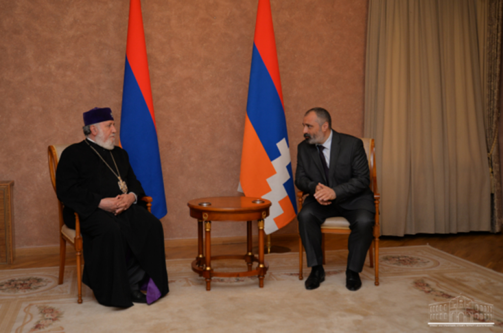 Արցախի արտգործնախարար Դավիթ Բաբայանը հանդիպել է Ամենայն հայոց կաթողիկոս Գարեգին Բ-ի հետ