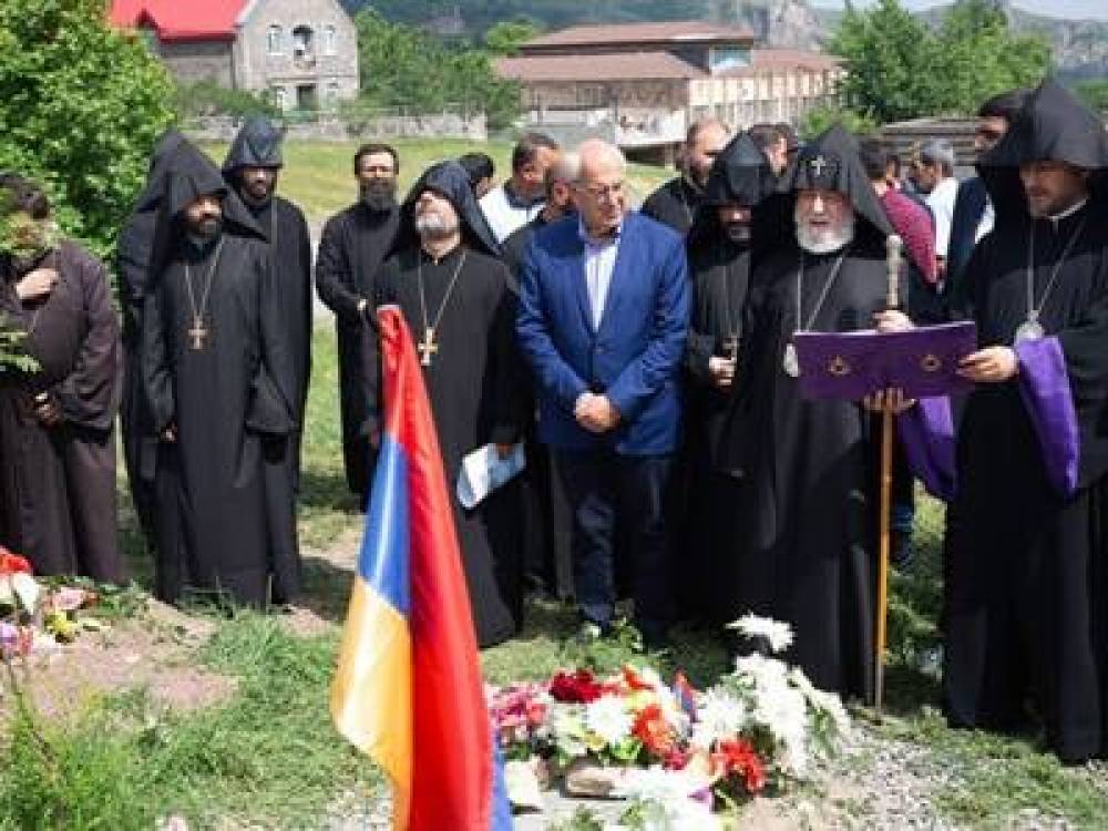 Ամենայն Հայոց Կաթողիկոսը հայրապետական այցով մեկնեց Սյունիք և Արցախի Հանրապետություն