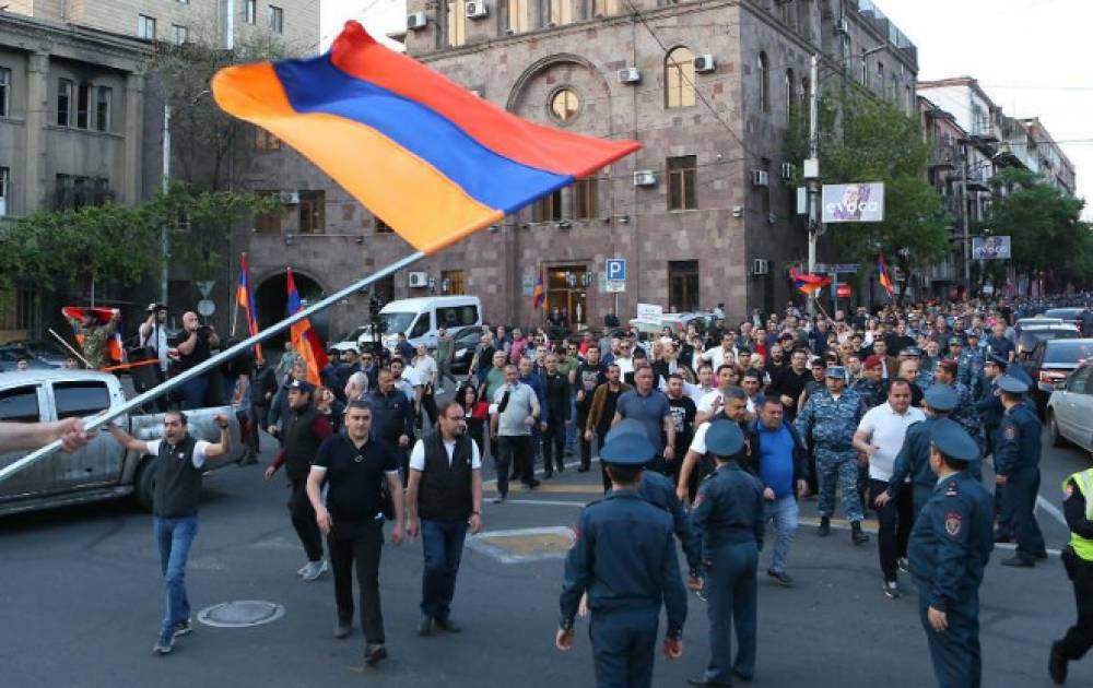 «Դիմադրություն» շարժումն առավոտյան ԱԺ մուտքի մոտ հավաք է նախաձեռնել