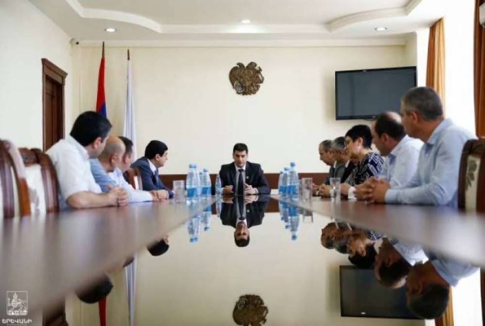 Երևանի քաղաքապետ Հրաչյա Սարգսյանը ներկայացրել է Նոր Նորք վարչական շրջանի նոր ղեկավարին