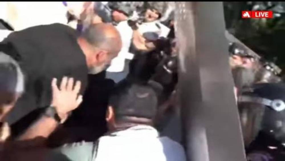 Ոստիկանների գործողությունների արդյունքում տուժել են AlphaNews-ի լրագրողը և օպերատորը