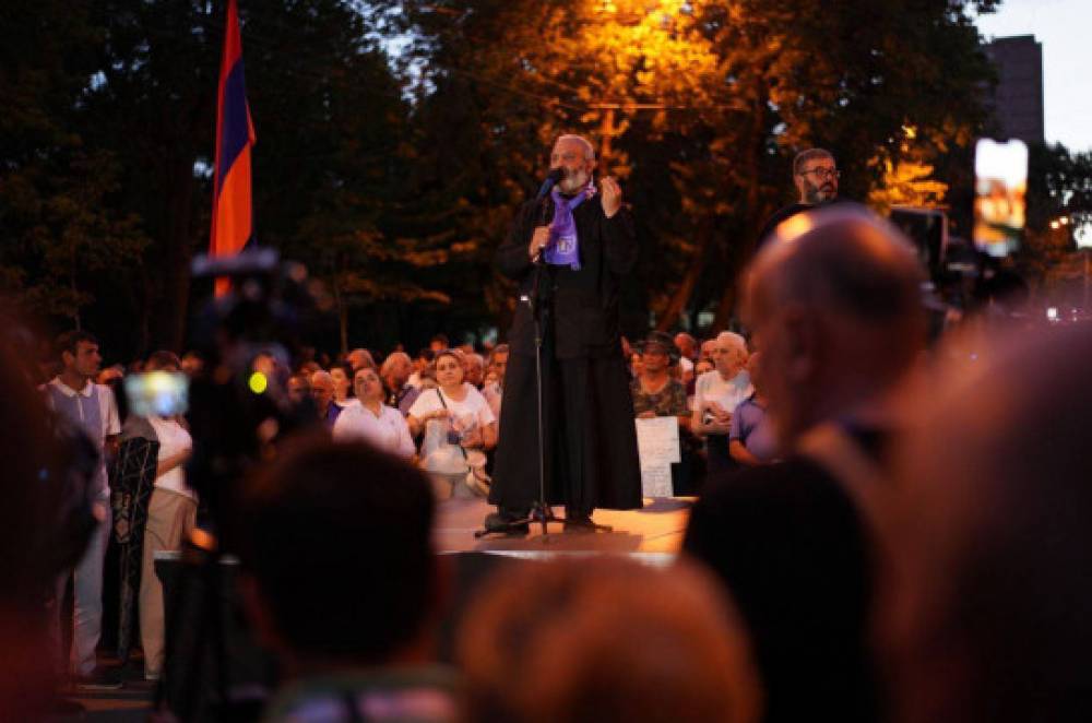 Վաղվանից այս ավանը չի լինելու, ուզում եմ մեր այս շարժումը վերադասավորել. Սրբազան