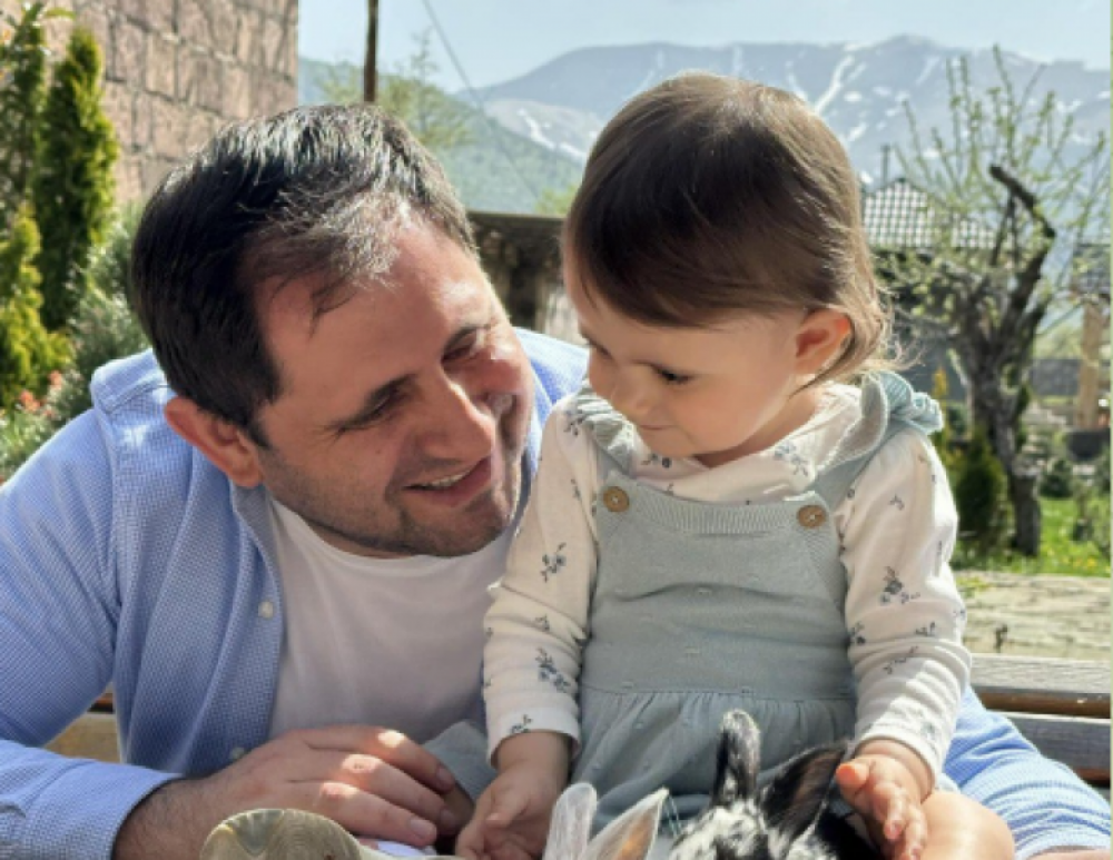 Խաղաղություն և անհոգ մանկություն աշխարի բոլոր մանուկներին․ Սուրեն Պապիկյան