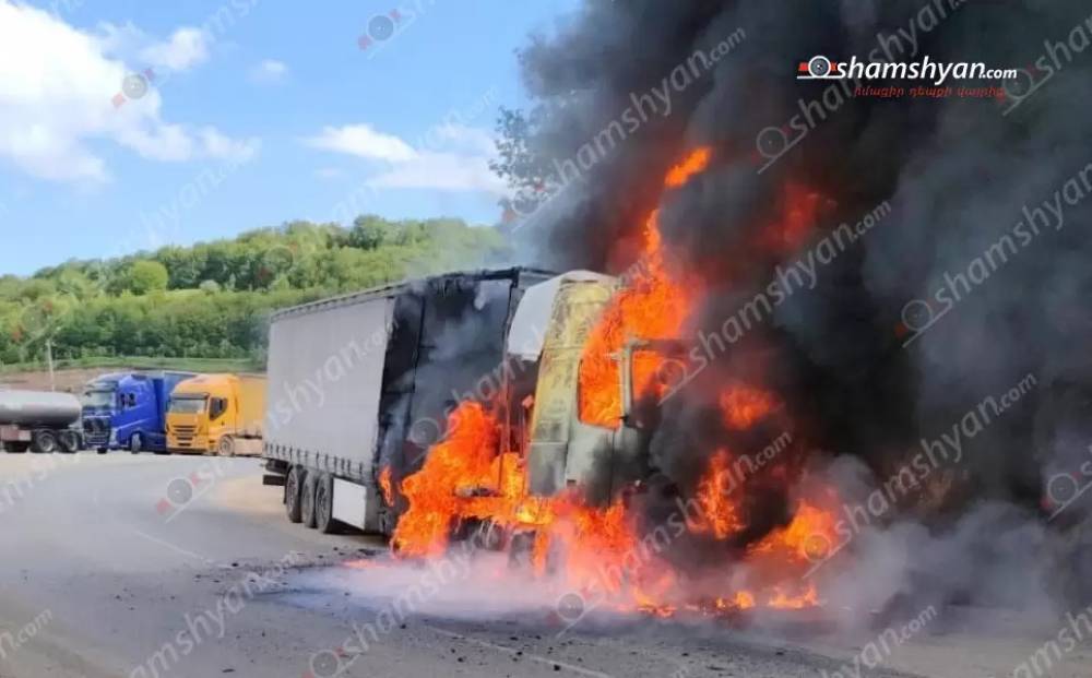 Խոշոր հրդեհ՝ Սյունիքում՝ իրանական համարանիշներով բեռնատարում.կրակը տեսանելի է մի քանի հարյուր մետրից