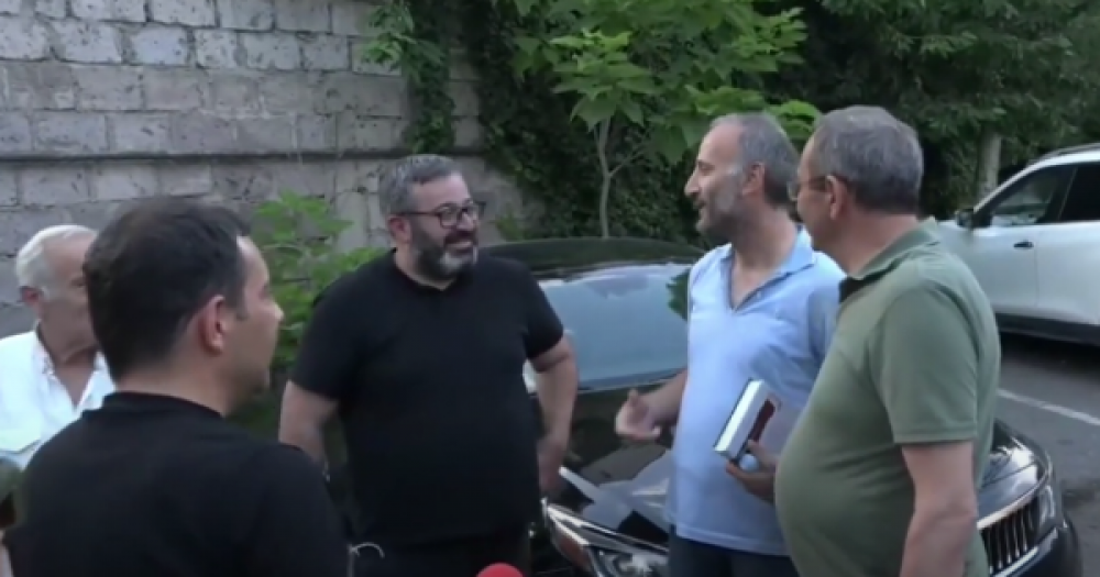 Լավ ենք, հանգստացանք ու պնդացանք. ինչպես են դիմավորում հունիսի 12-ին ձերբակալված քաղաքացիներին (տեսանյութ)