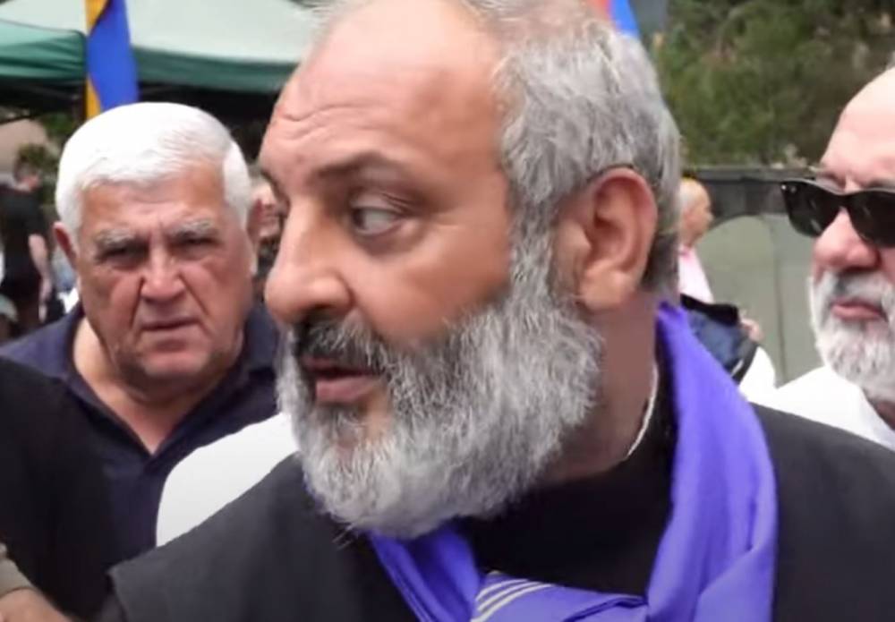 Ո՞վ է Վահագն Ալեքսանյանը, դա ի՞նչ կերպար ունի, գոյություն չունեն, երկիրը 1 հոգու ձեռքը կրակն է ընկել