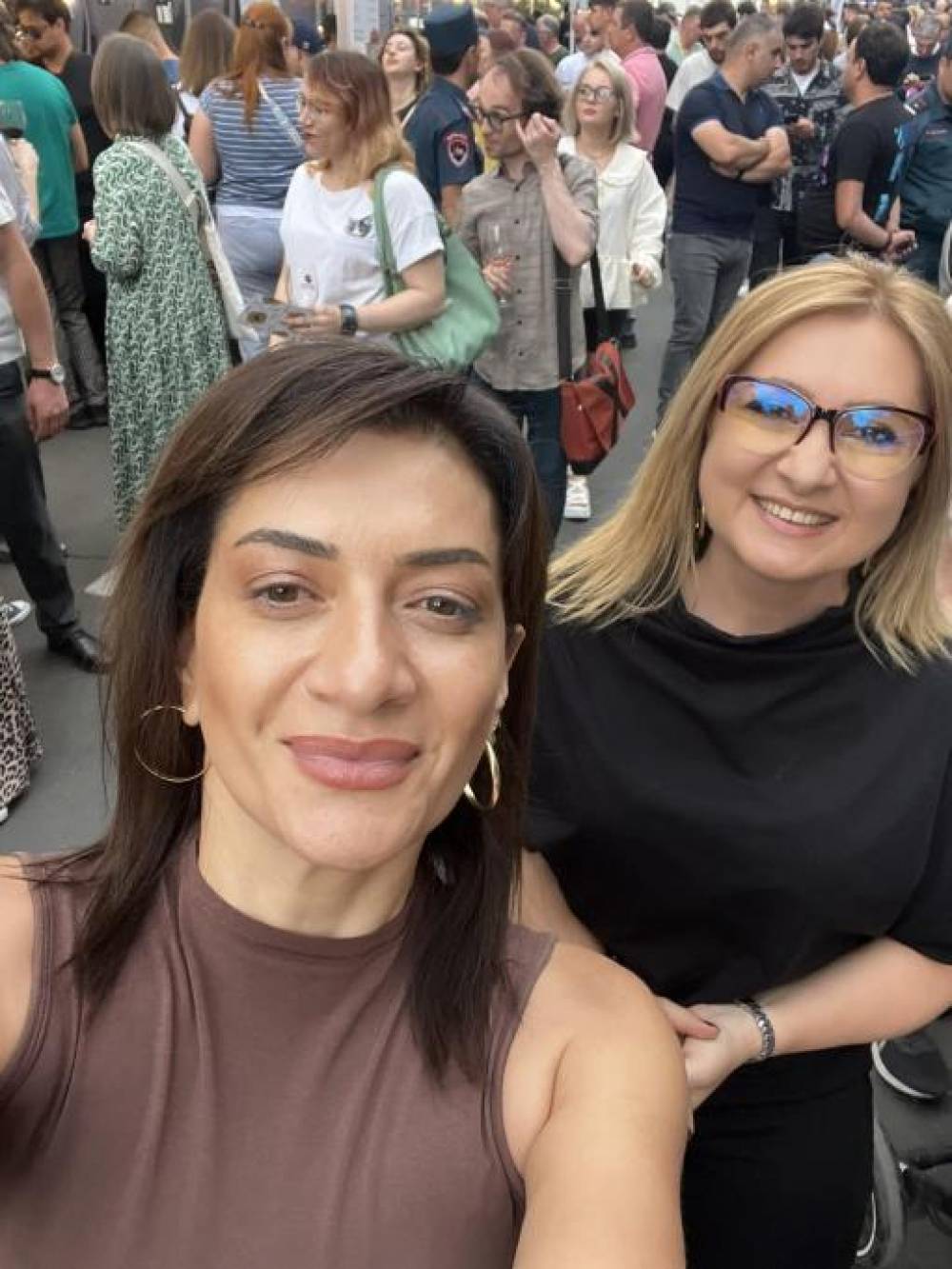 Աննա Հակոբյանն իր օգնականի հետ նոր լուսանկար է հրապարակել