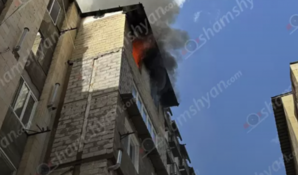Շենքում առաջացած կրակը տեսանելի է մի քանի հարյուր մետրից. ըստ տանտիրոջ՝ պայթել է 3 կգ գազաբալոնը