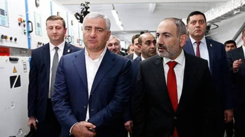 Հիմա ես քեզ իմ ձևով կմիջամտեմ, ստահակ․ Փաշինյանը կրկին սպառնացել է Կարապետյանին