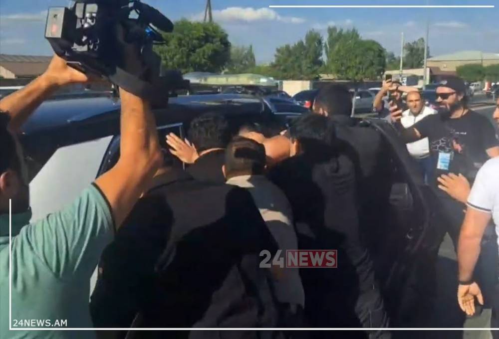 «Թողե’ք, արա». ոստիկաններն ուղղակի առևանգում են մարդկանց Էջմիածին-Երևան ճանապարհից