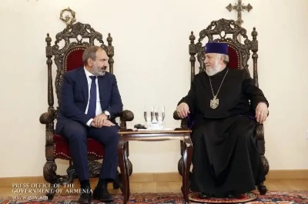 Փաշինյանը առաջարկում է ստեղծել Համակարգող խումբ՝ Մայր Աթոռ Սուրբ Էջմիածնի Վեհարանը ազատելու և Կաթողիկոսական նոր ընտրությունների օրակարգի կազմակերպչական հարցերի համար