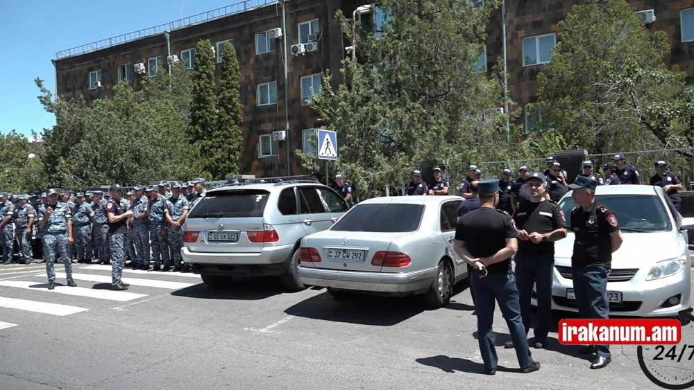 Հրատապ. մեծաթիվ «բերետներ» դատարանի մոտ. Կարապետյանին կկալանավորե՞ն․ ՈՒՂԻՂ