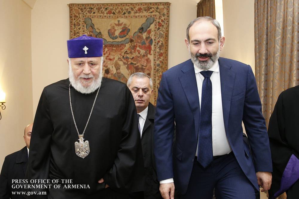 Ինչի՞ մասին է խոսում Գարեգին Բ-ի լռությունը․ Փաշինյան