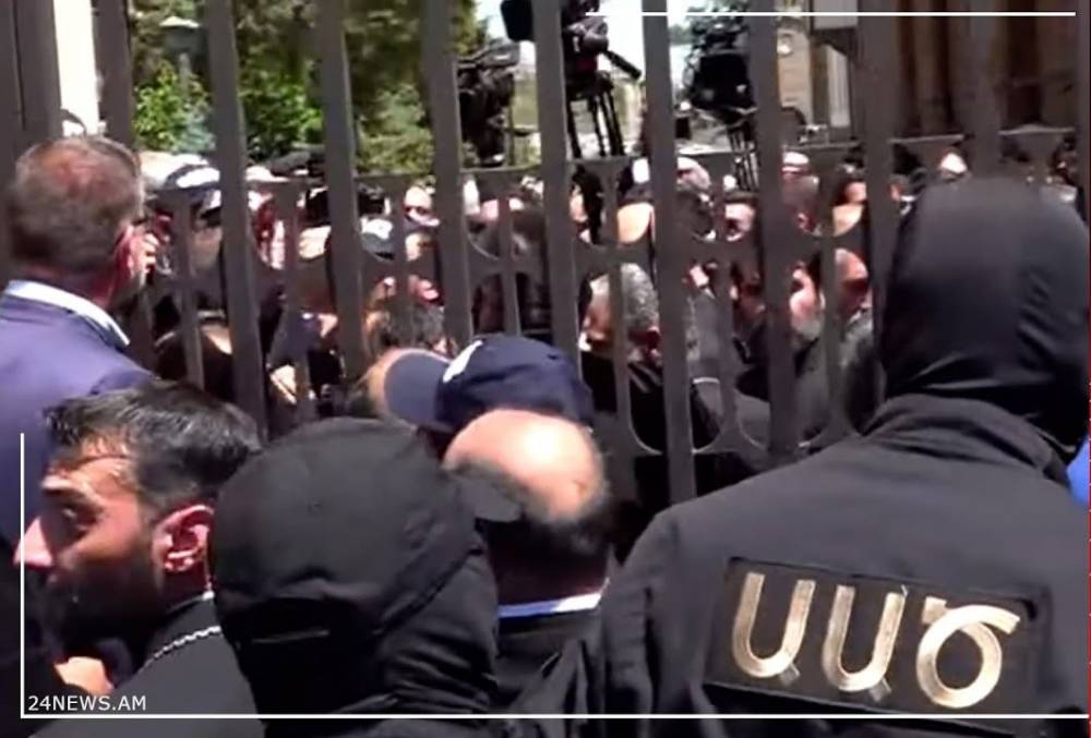 «Հանգստացե'ք, արա', թուրքե'ր». գերլարված իրավիճակ Մայթ Աթոռի տարածքում