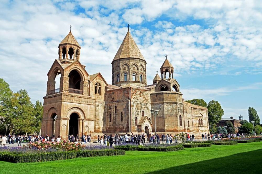 Հորդորում ենք դատական համակարգին և պատկան մարմիններին գործել օրինականության դաշտում և անհապաղ ազատ արձակել Տ. Միքայել արքեպիսկոպոս Աջապահյանին․ Մայր Աթոռ