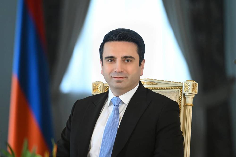 Ինչ թանկարժեք նվեր է հայտարարագրել Ալեն Սիմոնյանը