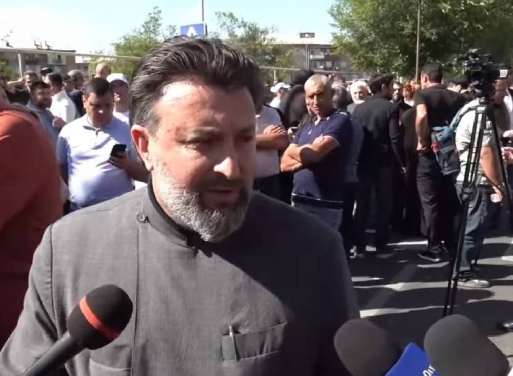 Եթե երկրում կա իրավապահ մարմին՝ պետք է զբաղվեր այդ մարդու գրառումով. Հովնան Սրբազանն՝ Աննա Հակոբյանի գրառման մասին