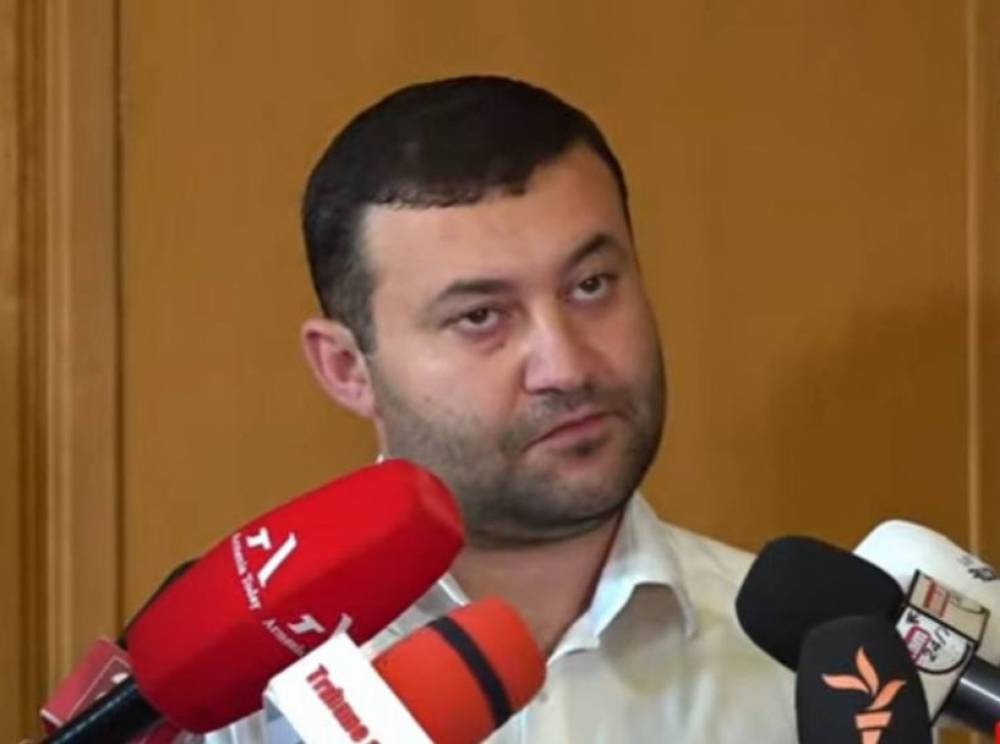 Հորդորում եմ եկեղեցում բացի աղոթքից՝ այլ գործողություն չանել. ՔՊ-ականը լավատես է, որ Փաշինյանը չի հրահանգի Վեփափառին ուժով հանել Վեհարանից