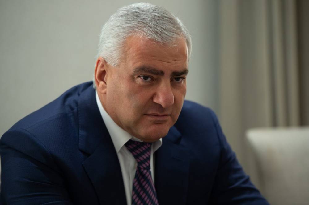 Երևանում խուզարկում են գործարար, բարեգործ Սամվել Կարապետյանի առանձնատունը