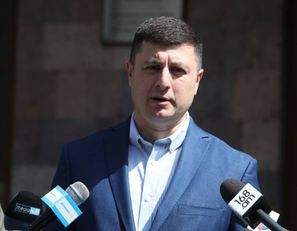 Պարզ չէ, թե Թուրքիայի և Ադրբեջանի հետ բանակցությունները ինչ մոտեցումներով են ընթանում և վարագույրի հետևում ինչ անակնկալ են պատրաստում մեր ժողովրդի համար