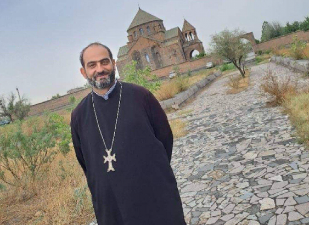Լինելով ամուսնացյալ քահանա՝ չունեմ եղբայր ի դեմս «վարչապետի»․ Նարեկ քահանա
