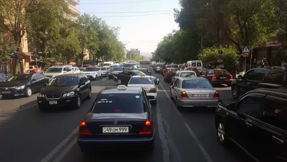 Երևանում մարդատար մեքենաների համար վստահորեն պետք է մտցվեն որոշակի սահմանափակումներ. Ավինյան