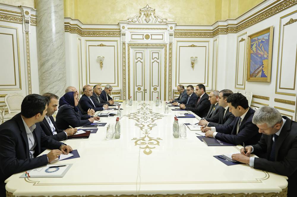 Փաշինյանը Իրանի նախագահի տեղակալի հետ քննարկել է Հայաստան–Իրան սահմանային ենթակառուցվածքների զարգացմանն ուղղված ծրագրերի իրականացման ընթացքը