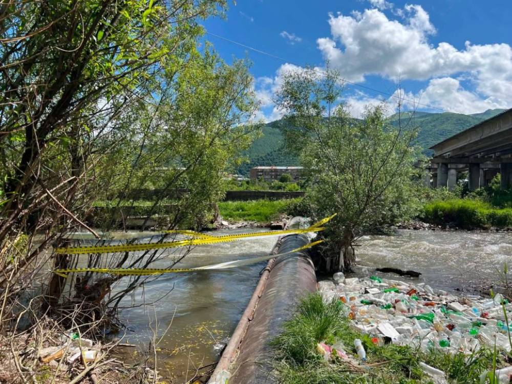Փամբակ գետից դուրս է բերվում մահաբեր խողովակը