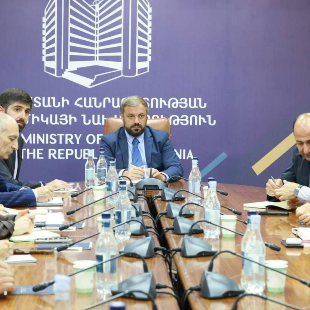 Ջերմոցատերերը նախարարի կաբինետում «բունտ» են արել․ «Հրապարակ»